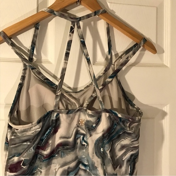 GAIAM strappy/ crisscrossed yoga tank.  Women’s size M. - Picture 2 of 5